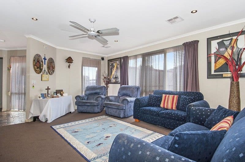 8 Orsett Court, CARRUM DOWNS VIC 3201, Carrum Downs - Thumbnail 3
