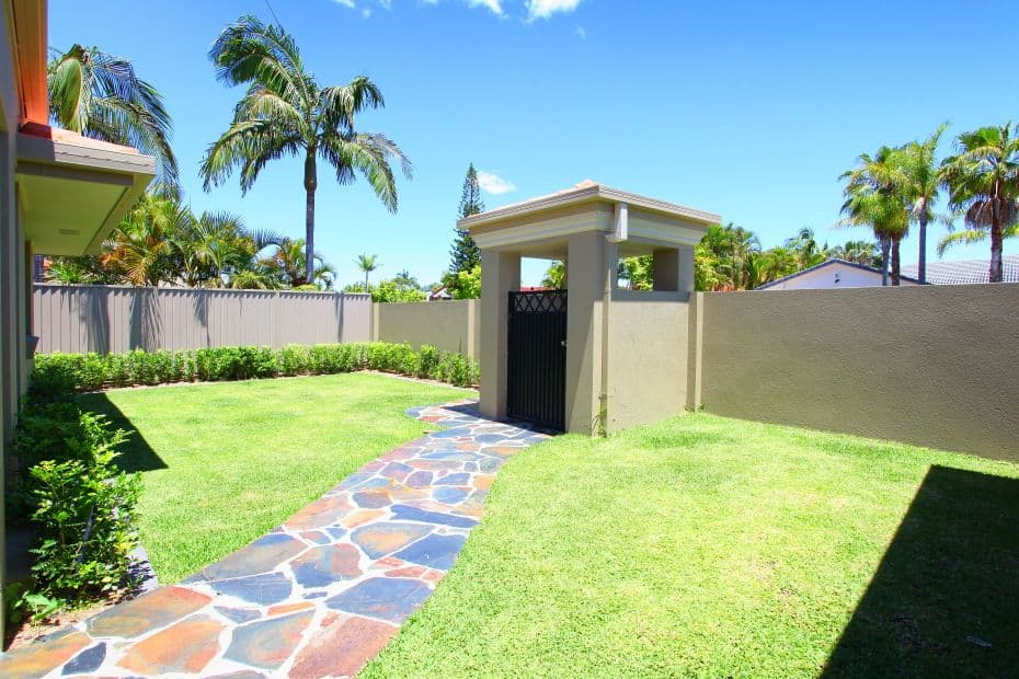 19 Mackay Close, SORRENTO QLD 4217, Sorrento - Thumbnail 2
