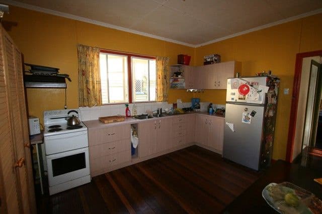 34 Whites Road, MANLY WEST QLD 4179, Manly - Thumbnail 2