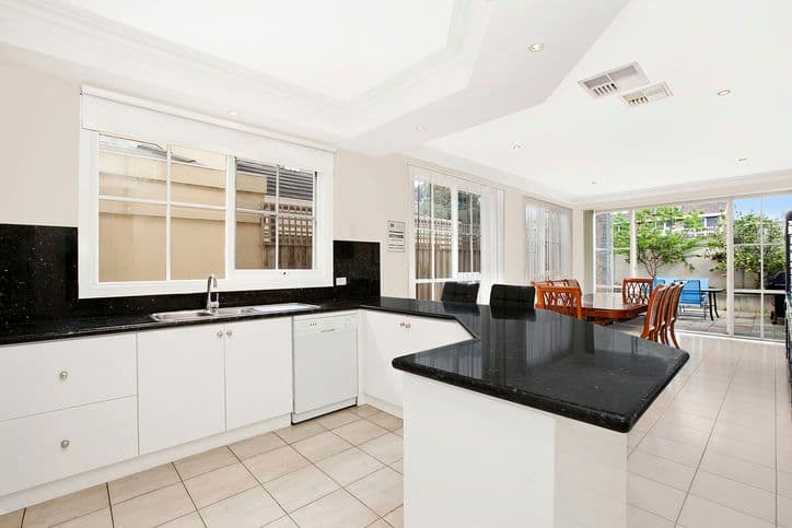 16-18 Oakwood Court, TEMPLESTOWE VIC 3106, Templestowe - Image 1