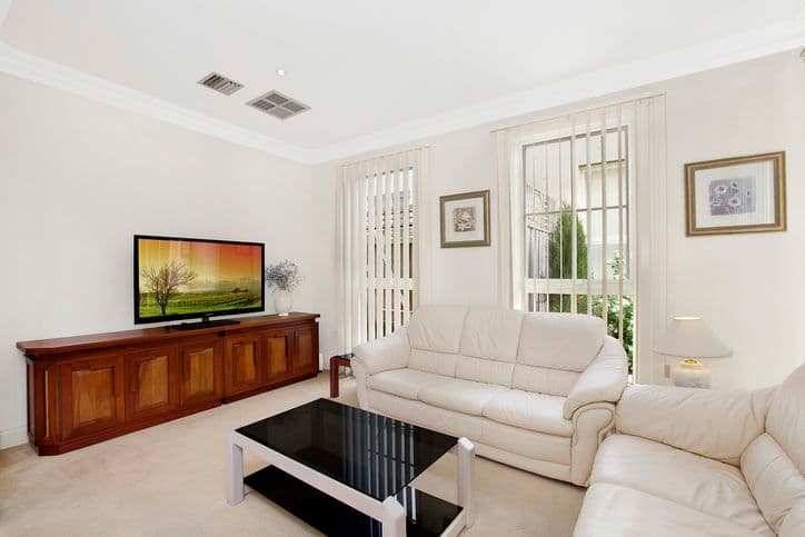 16-18 Oakwood Court, TEMPLESTOWE VIC 3106, Templestowe - Thumbnail 2