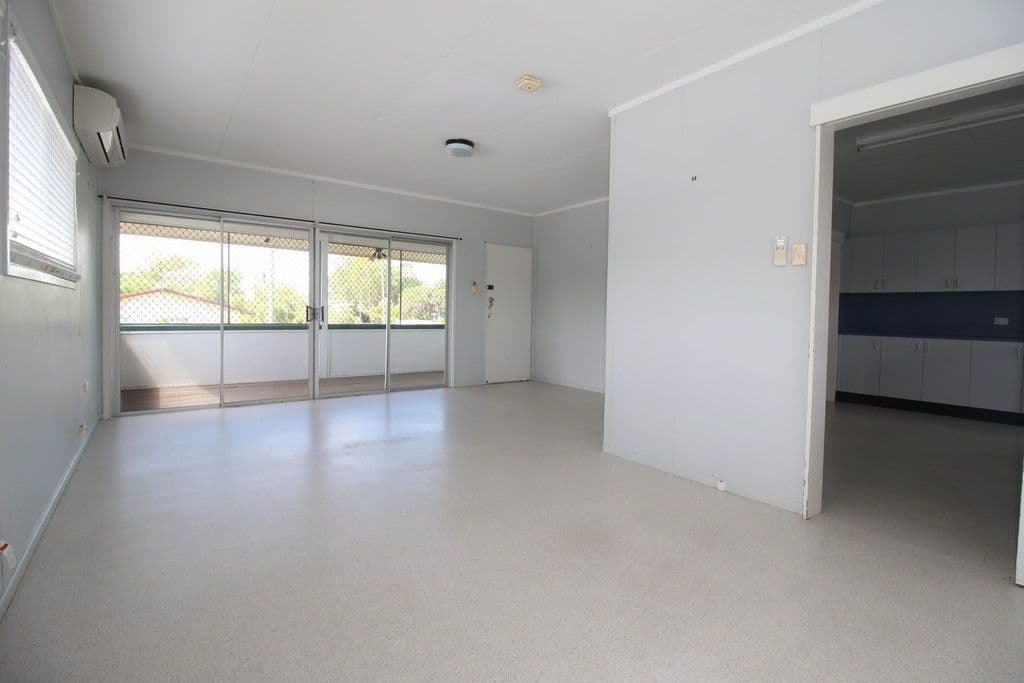 5 Burns Avenue, Emerald QLD 4720, Emerald - Thumbnail 2