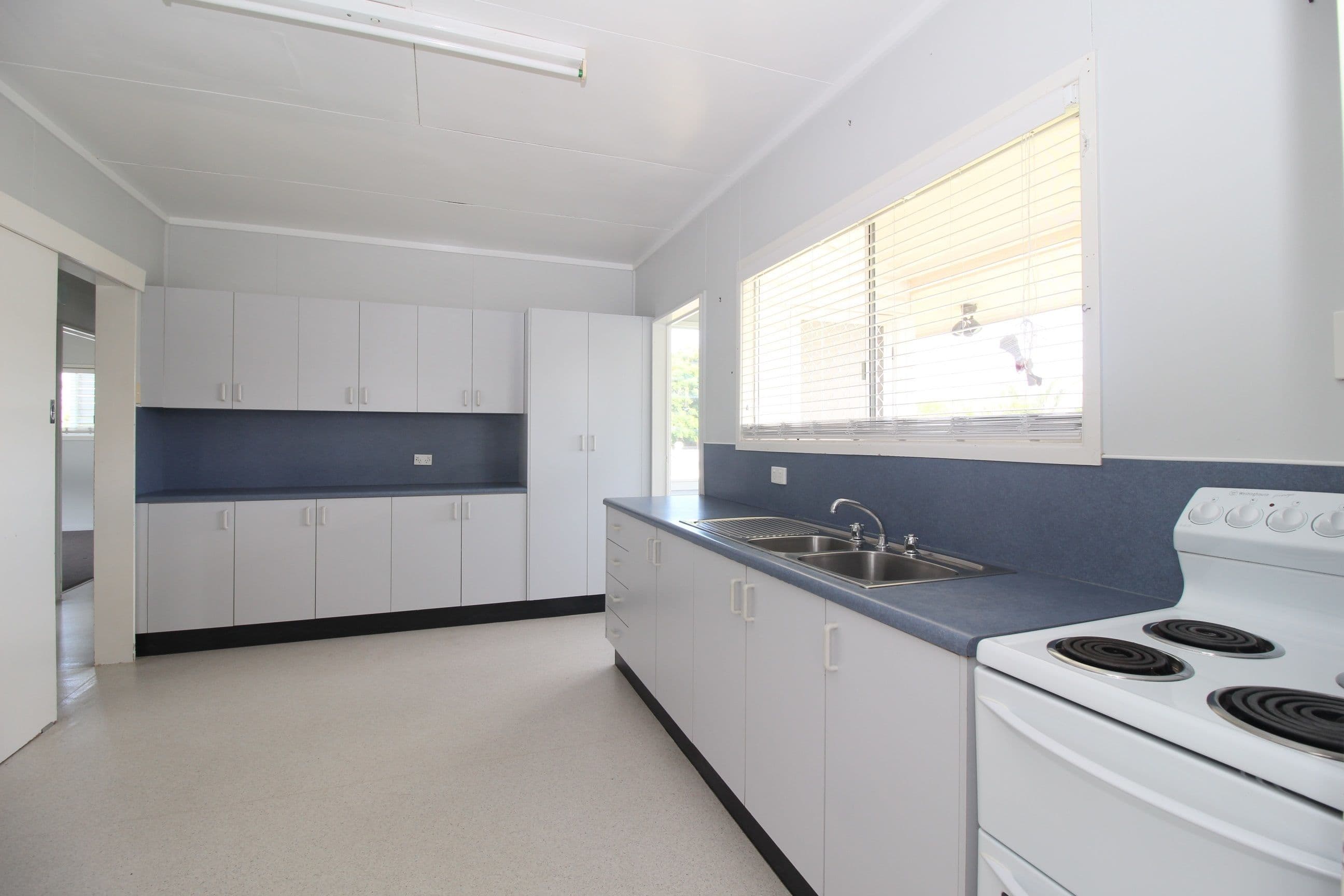 5 Burns Avenue, Emerald QLD 4720, Emerald - Thumbnail 3