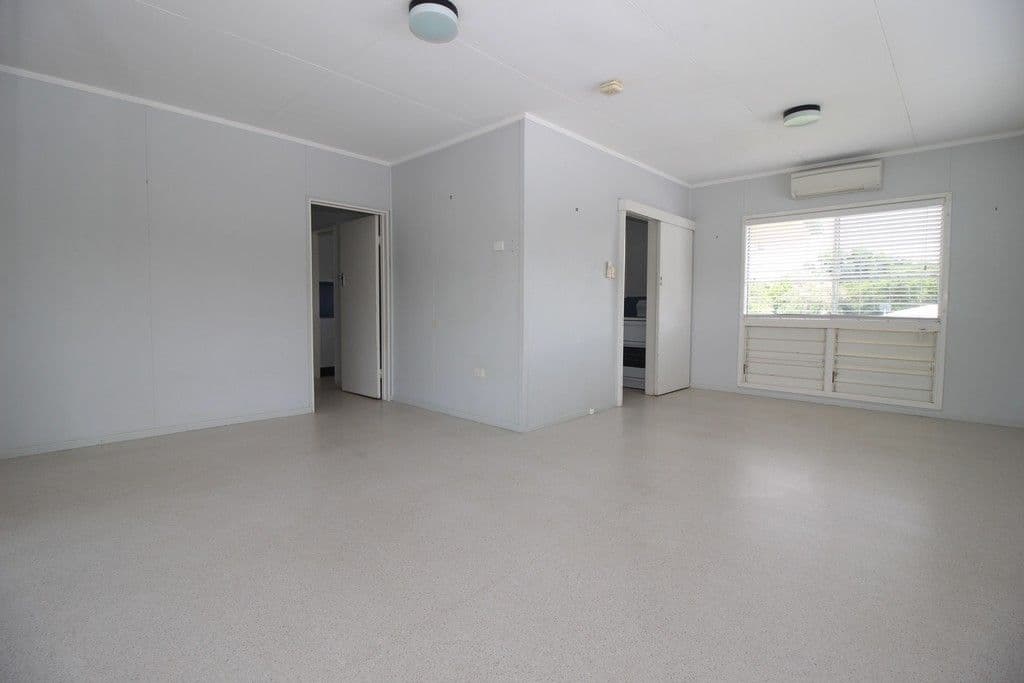 5 Burns Avenue, Emerald QLD 4720, Emerald - Thumbnail 4