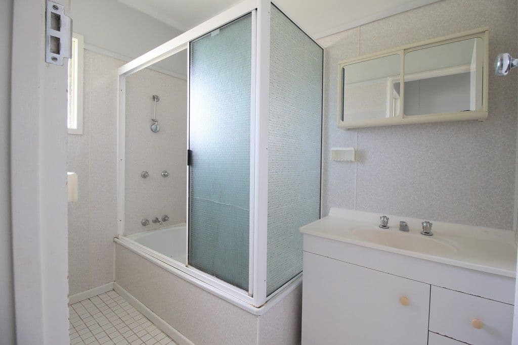 5 Burns Avenue, Emerald QLD 4720, Emerald - Thumbnail 8