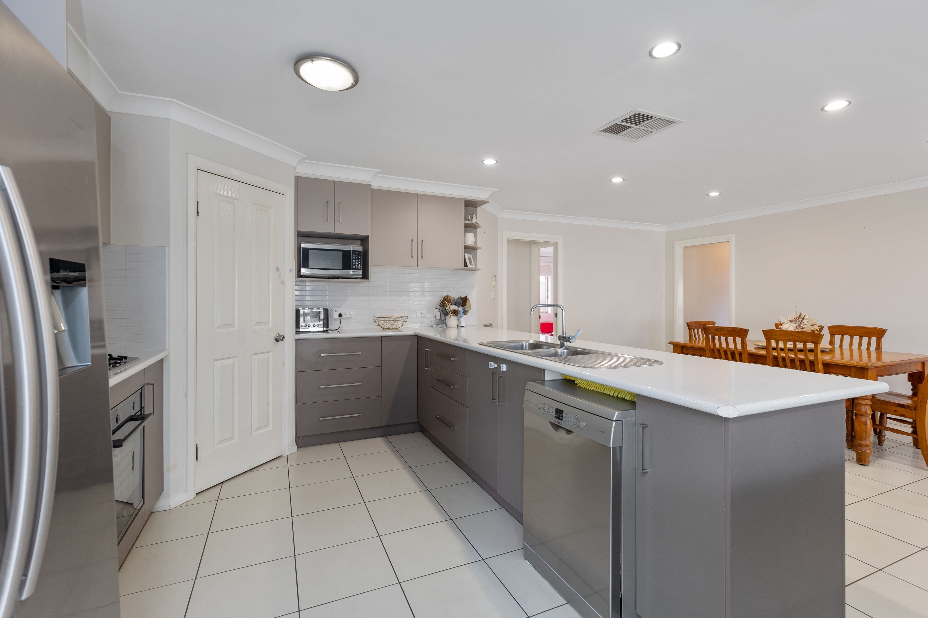 19 Warambee Street, Glenfield Park NSW 2650, Glenfield Park - Thumbnail 2
