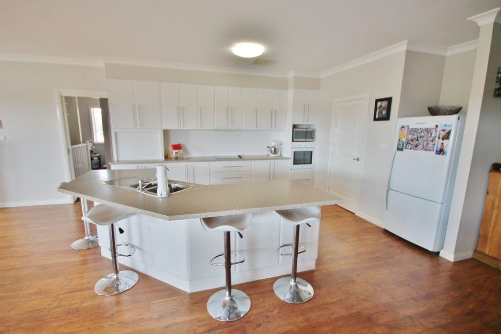 7 Petticoat Lane, YOUNG NSW 2594, Young - Thumbnail 2