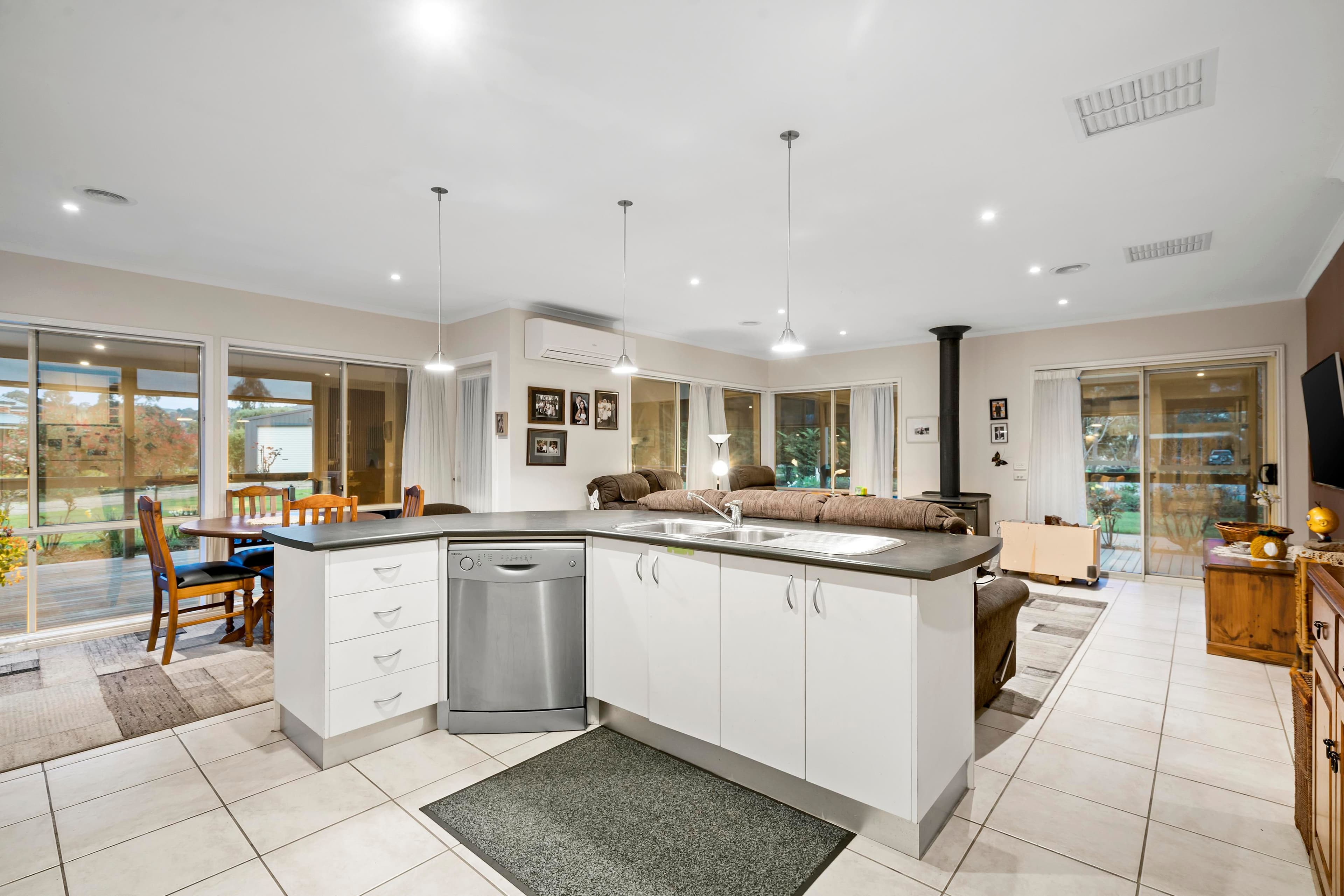 8 Lauren Court, Gisborne VIC 3437, Gisborne - Thumbnail 4