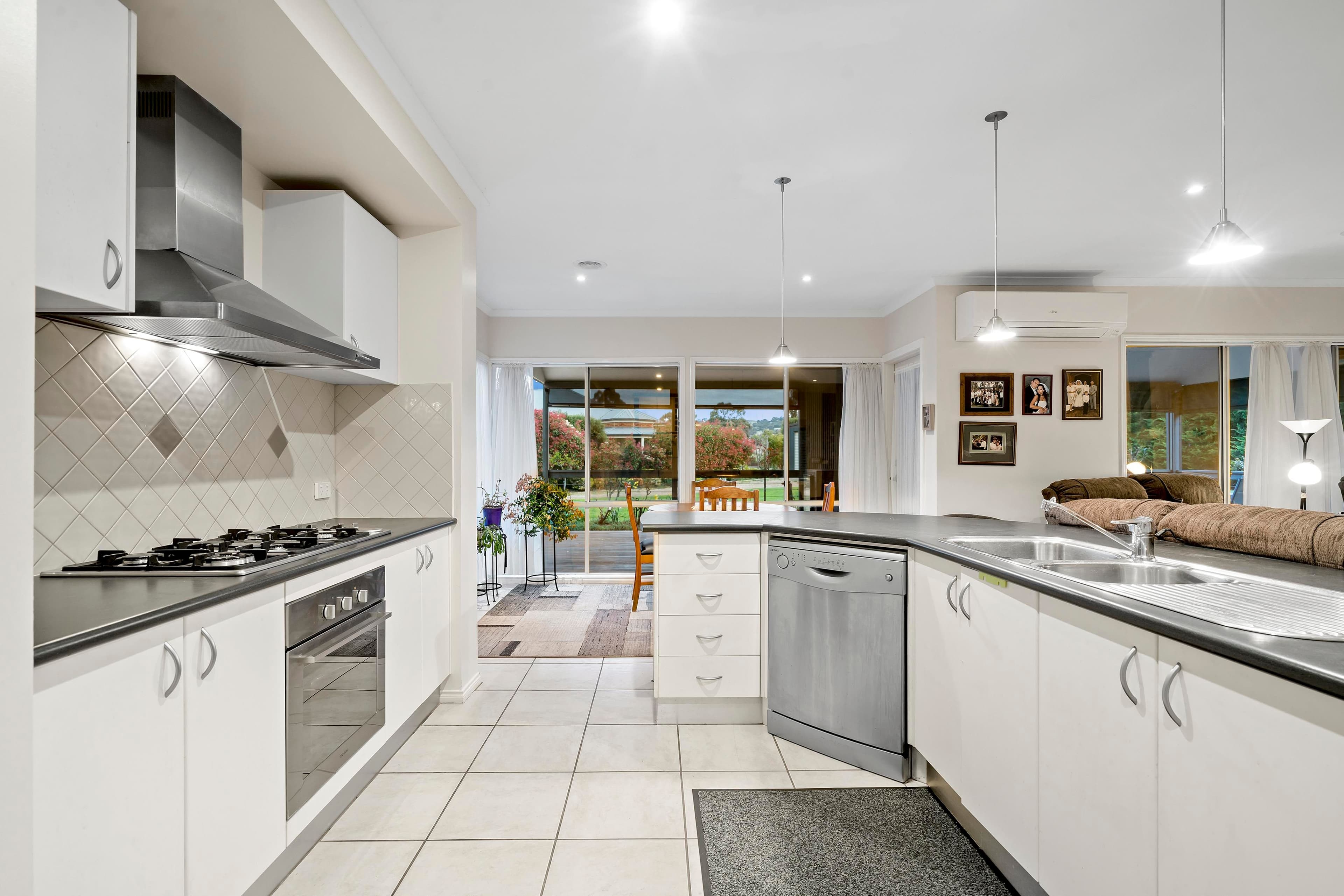 8 Lauren Court, Gisborne VIC 3437, Gisborne - Thumbnail 5