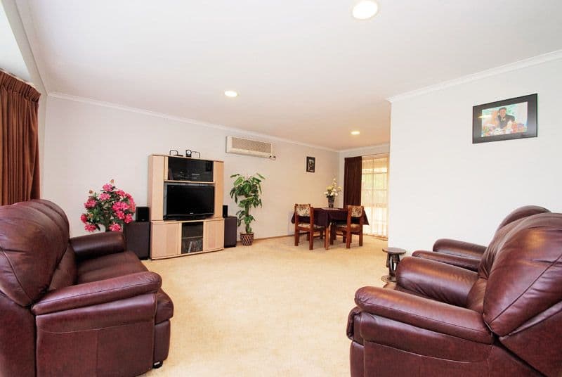 27 WYUNA Walk, MOOROOLBARK VIC 3138, Mooroolbark - Thumbnail 2