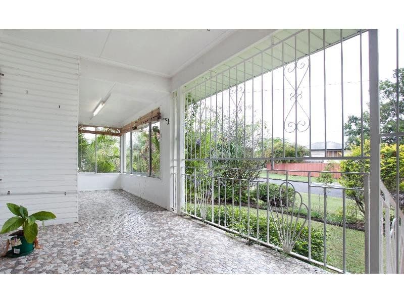 11 Strathdale Street, ASPLEY QLD 4034, Aspley - Thumbnail 2