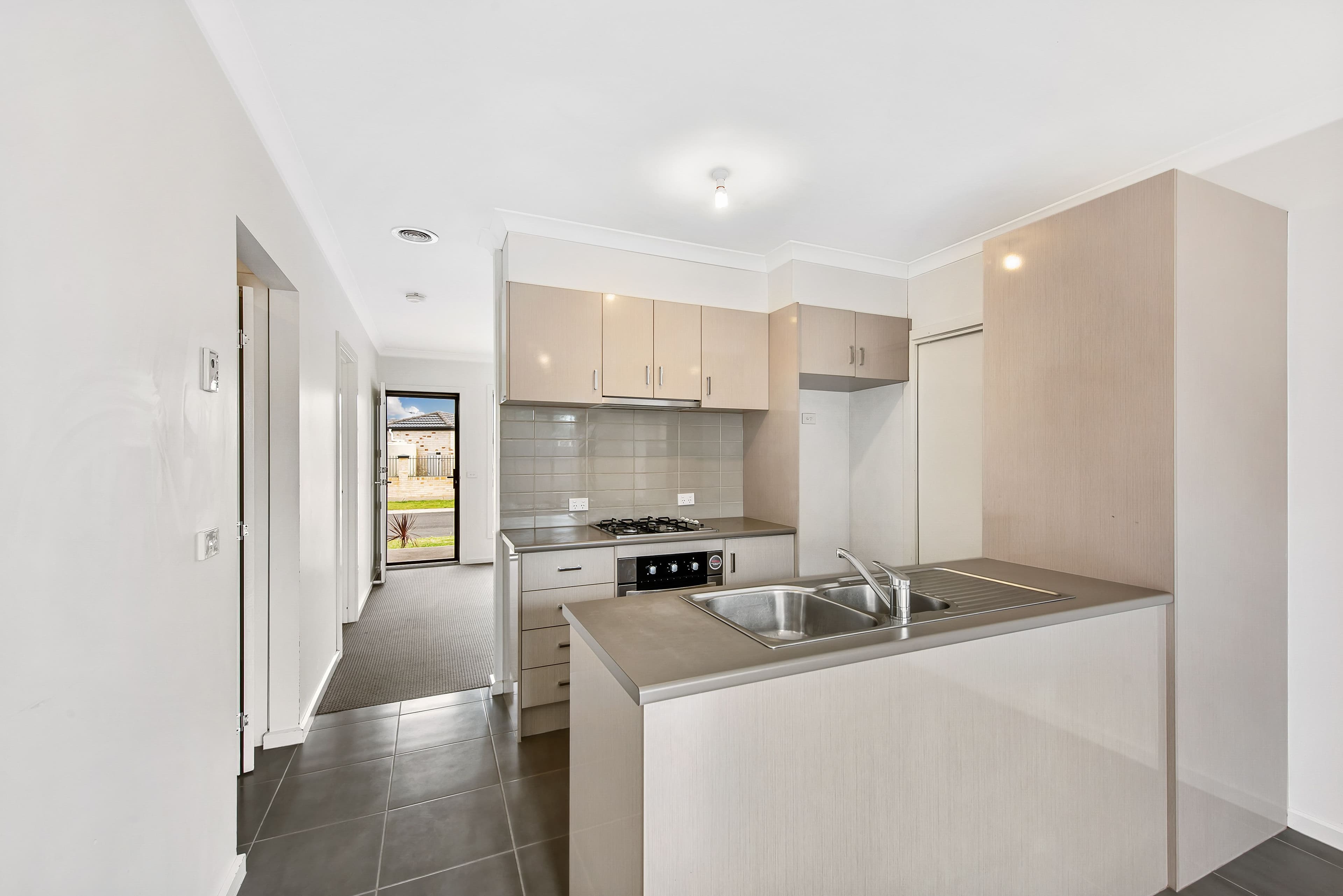 27 Silverleaf Drive, Melton VIC 3337, Melton - Thumbnail 3