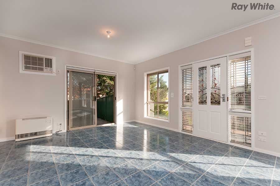 2 Freeman Avenue, BURNSIDE VIC 3023, Burnside - Thumbnail 3