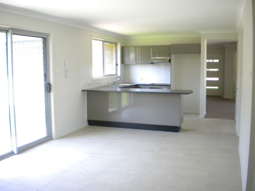 48 Rannoch Drive, WEST NOWRA NSW 2541, West Nowra - Thumbnail 2