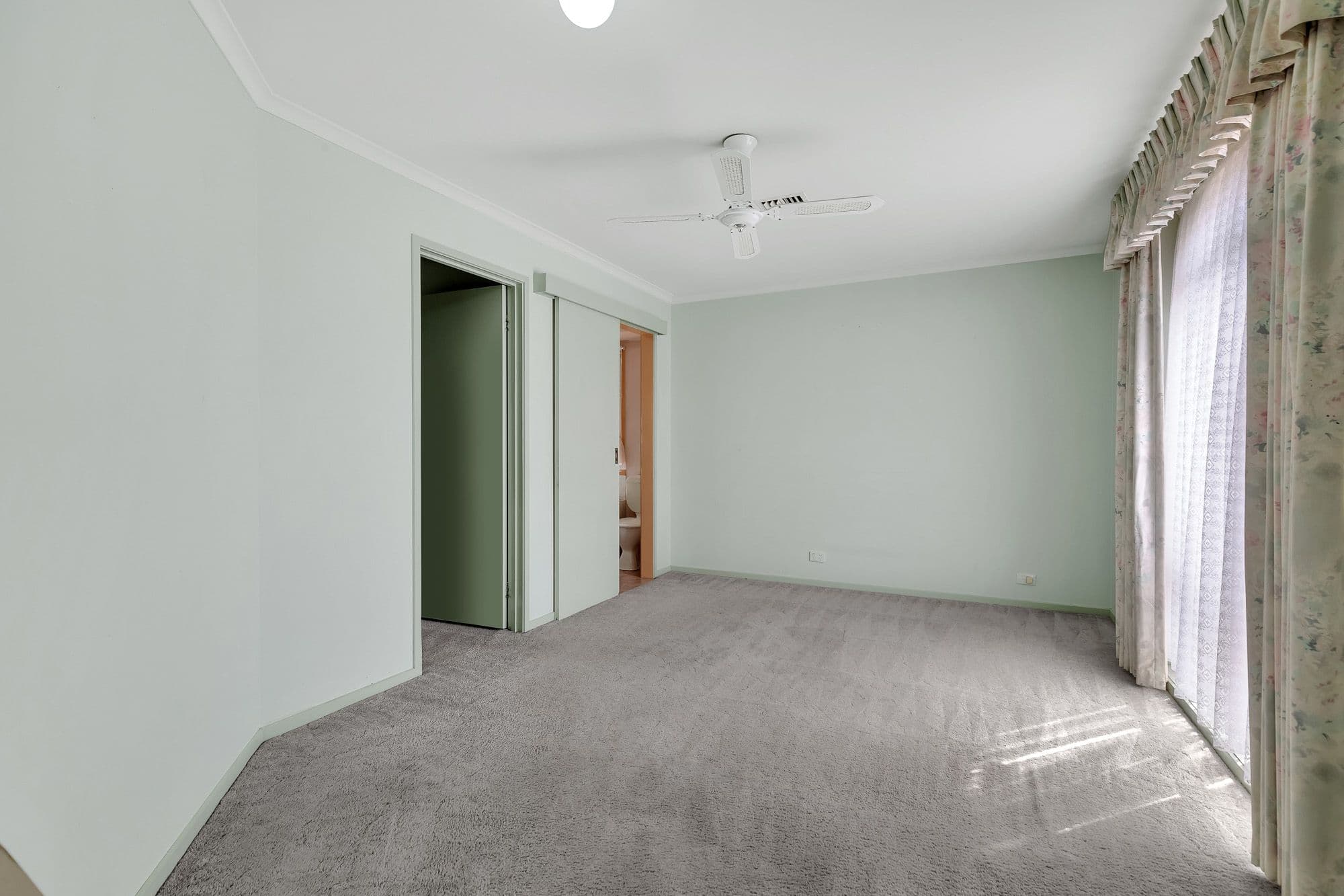 9 Savage Court, Werribee VIC 3030, Werribee - Thumbnail 2