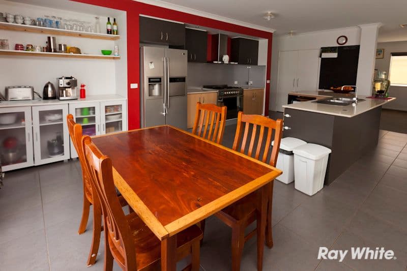 14 Sweet Pea Drive, PAKENHAM VIC 3810, Pakenham - Thumbnail 3