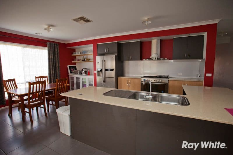 14 Sweet Pea Drive, PAKENHAM VIC 3810, Pakenham - Thumbnail 4