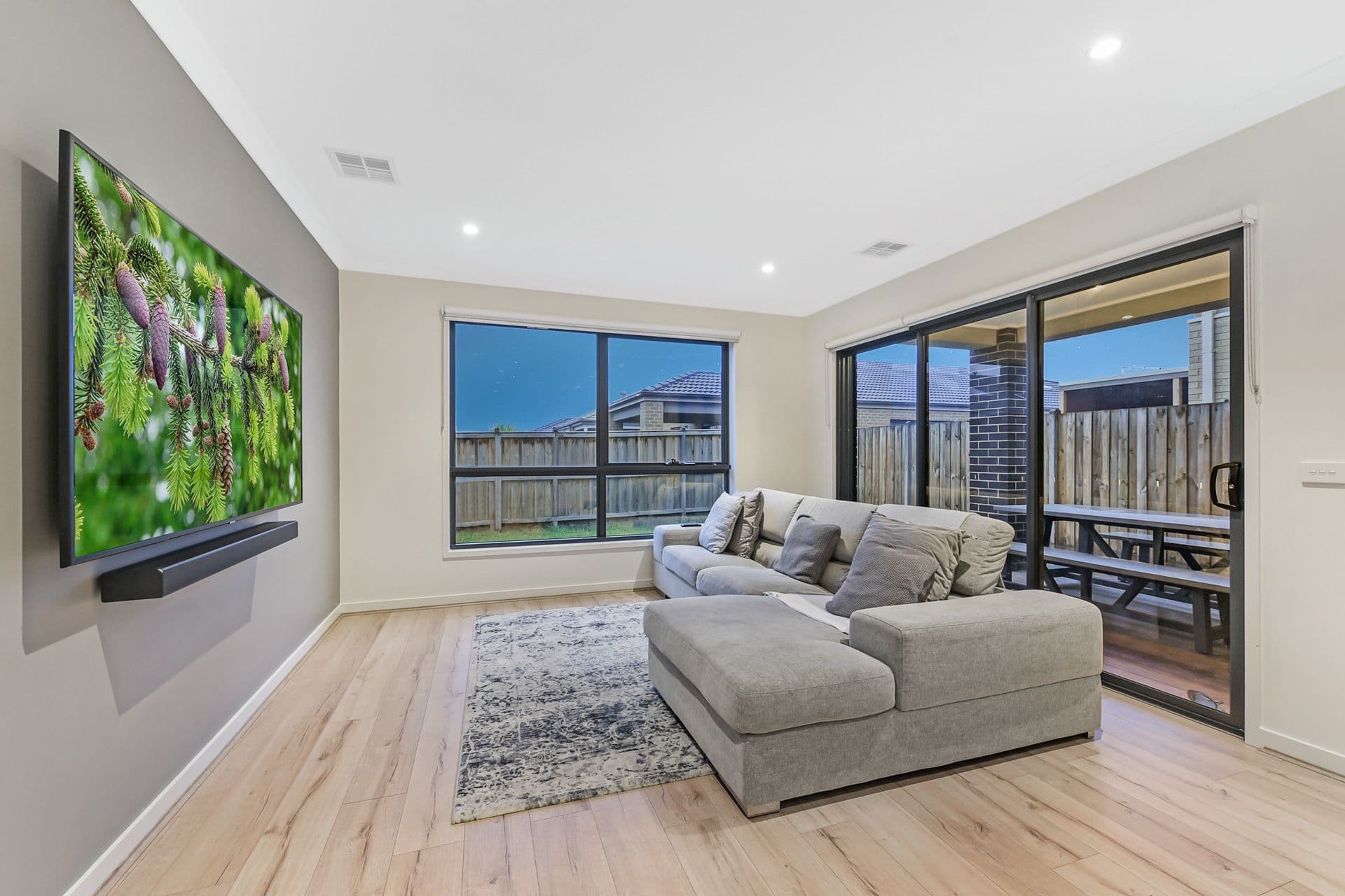 6 Hallyburton Drive, Clyde North VIC 3978, Clyde North - Thumbnail 2