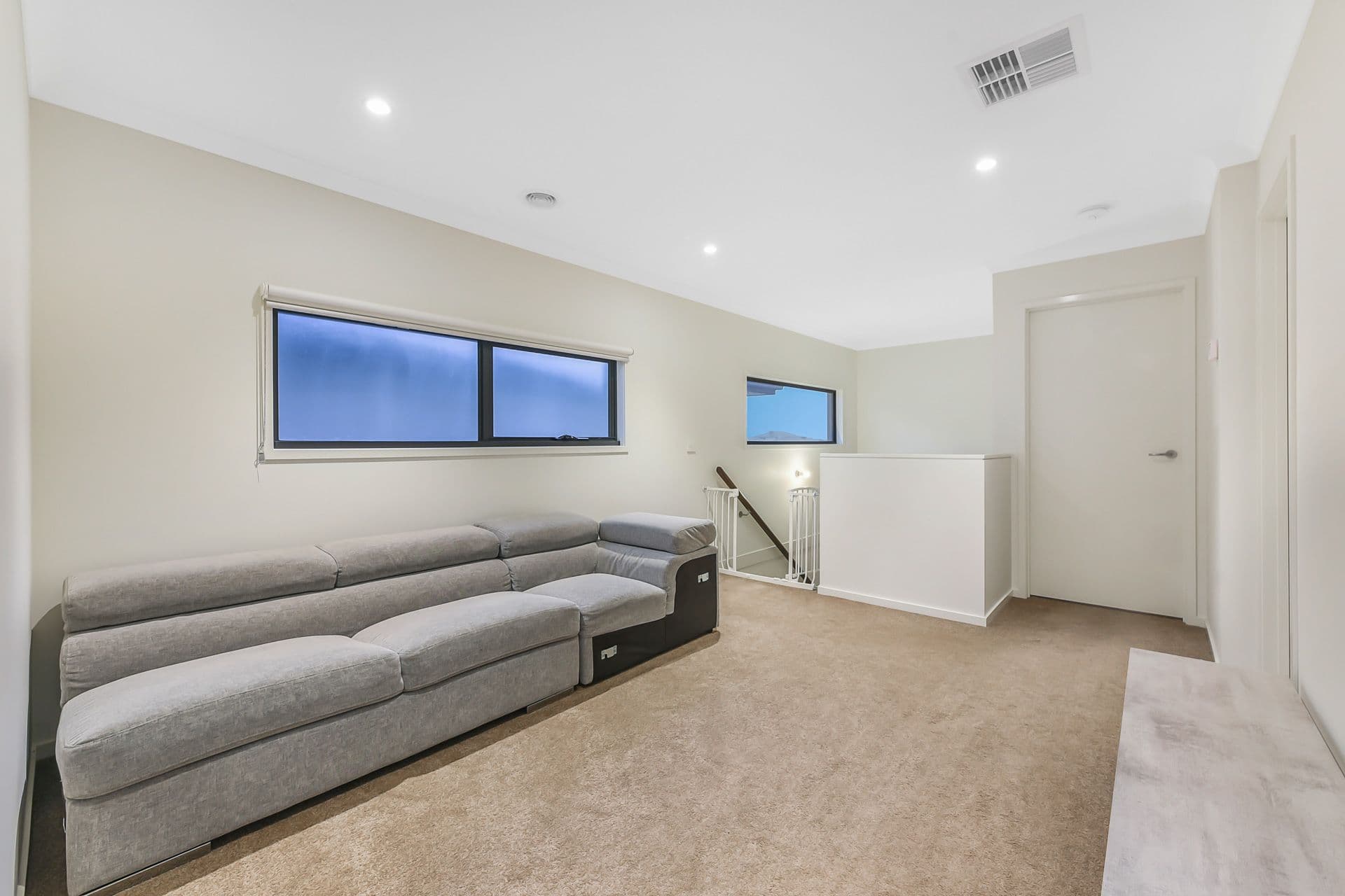 6 Hallyburton Drive, Clyde North VIC 3978, Clyde North - Thumbnail 6