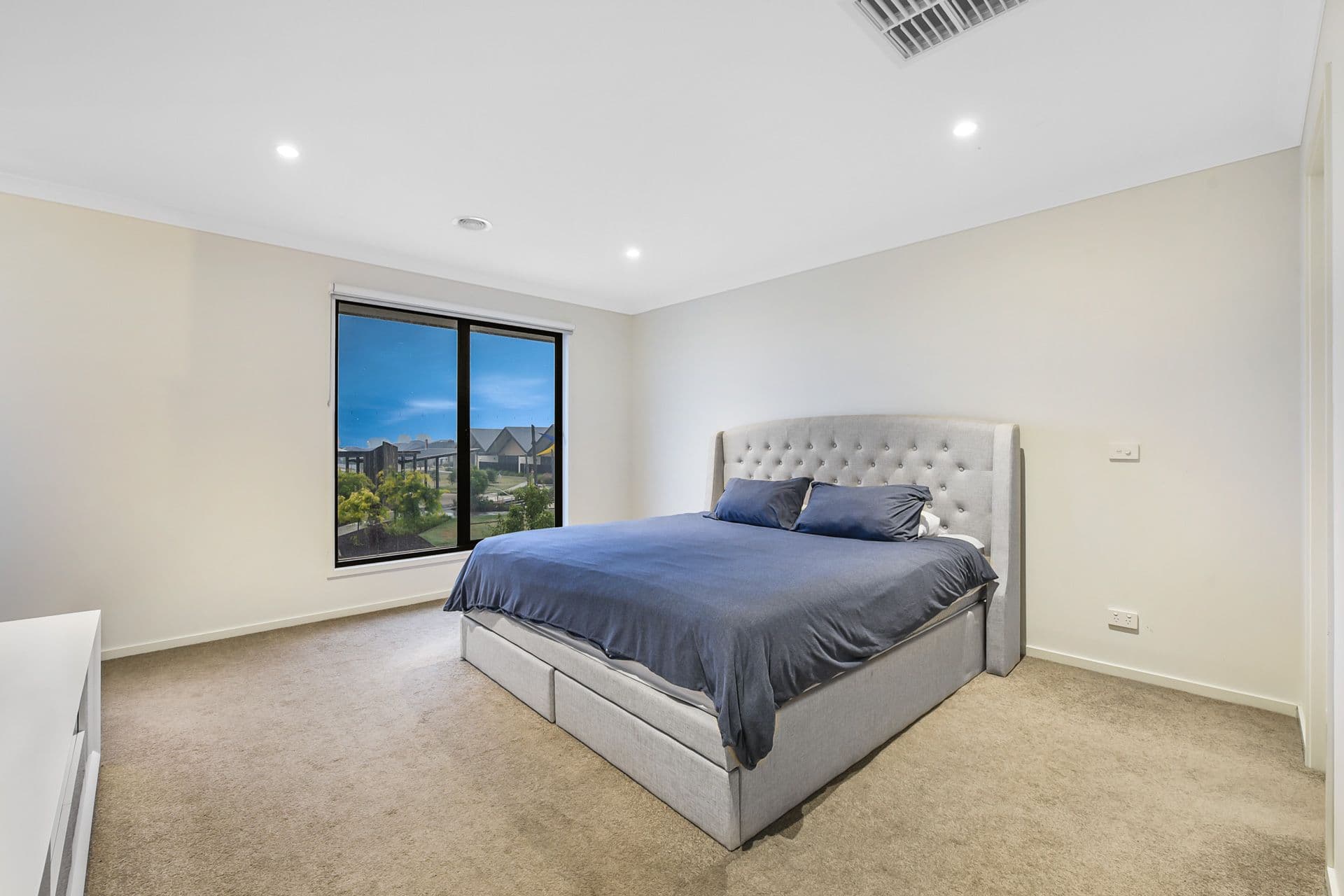 6 Hallyburton Drive, Clyde North VIC 3978, Clyde North - Thumbnail 7