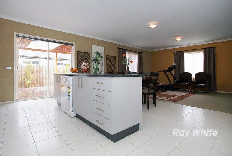 52 Ferndown Drive, CRANBOURNE VIC 3977, Cranbourne - Thumbnail 5