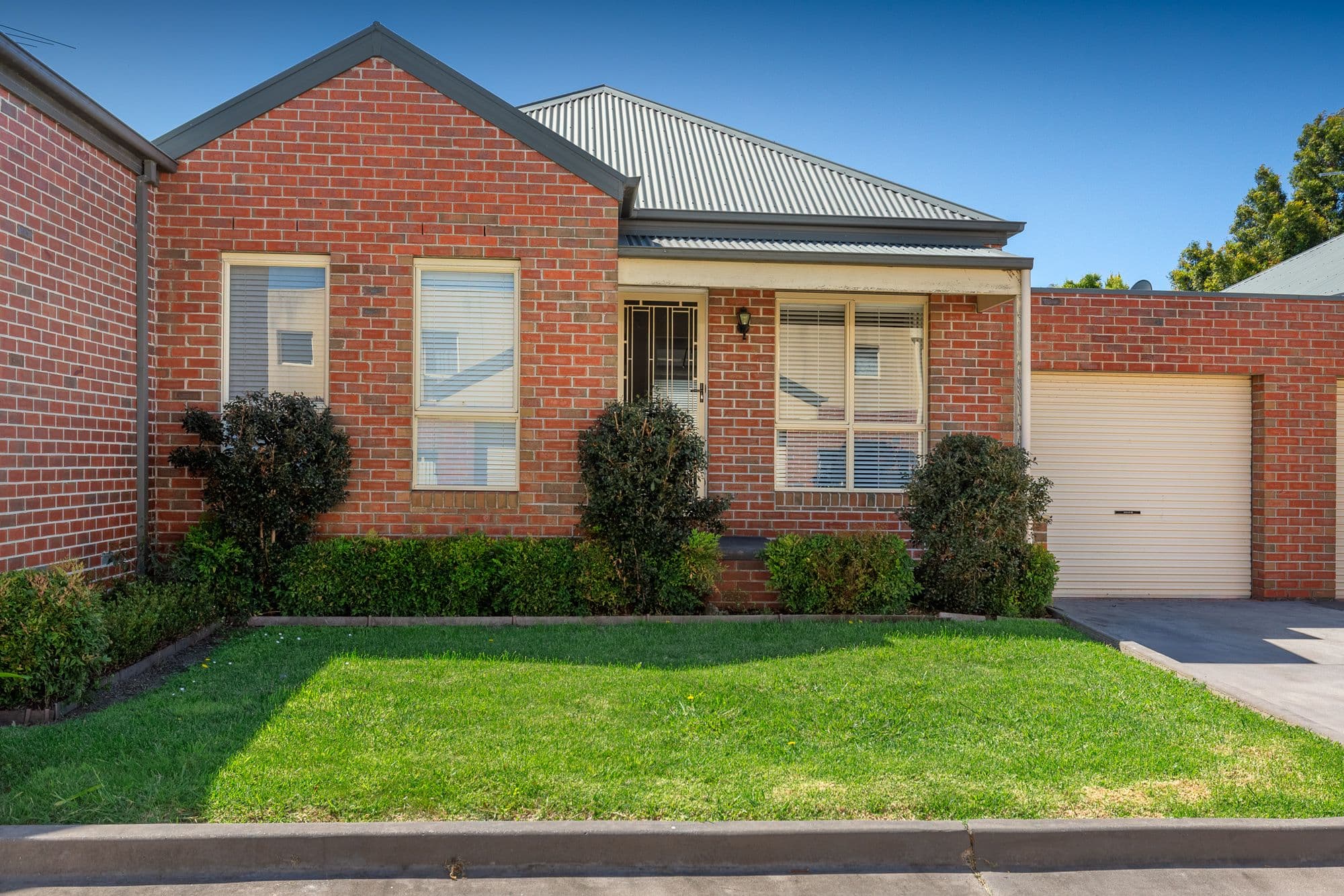 10 Parkhill Drive, Berwick VIC 3806, Berwick - Thumbnail 2