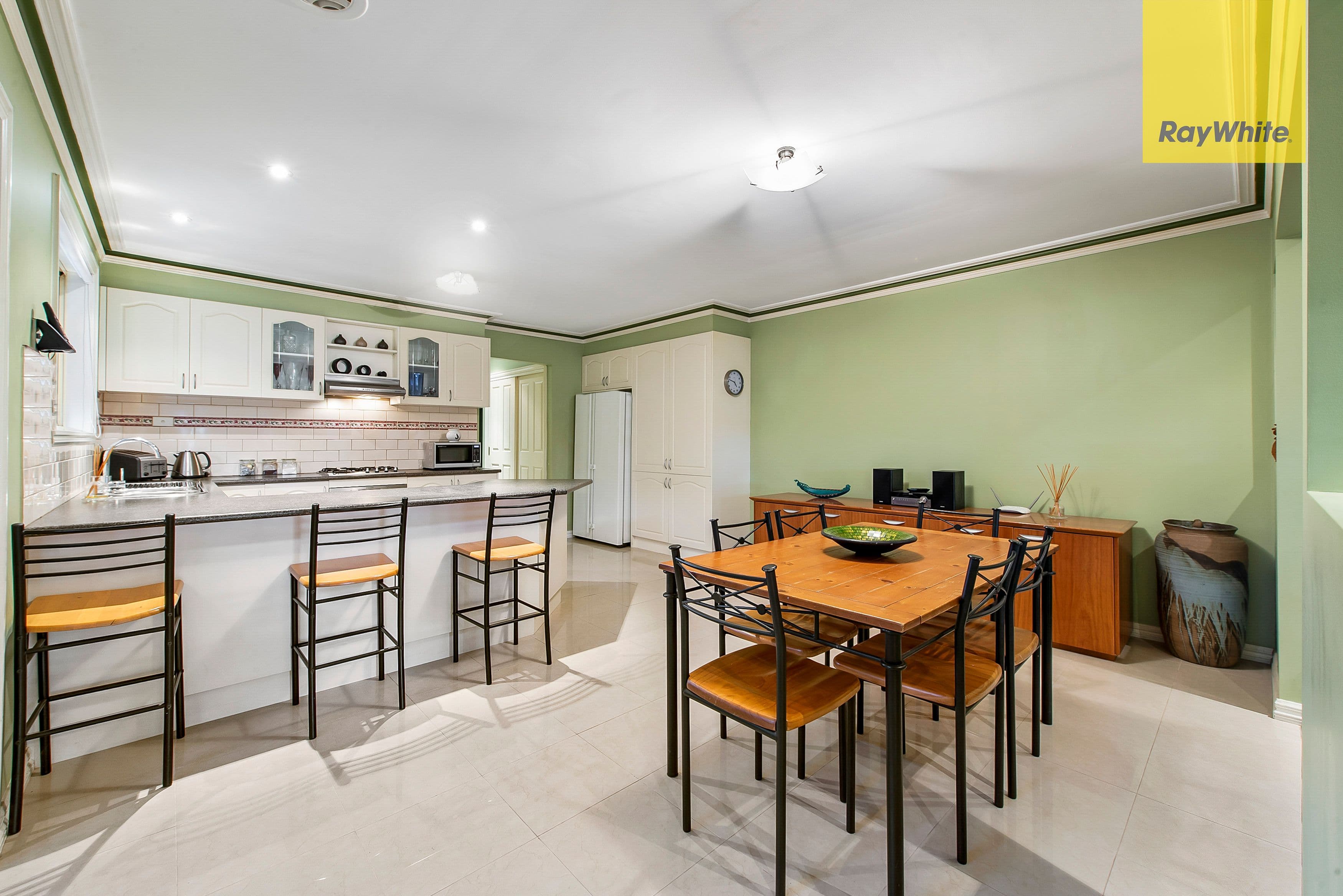 10 Silverdene Avenue, Sydenham VIC 3037, Sydenham - Thumbnail 3