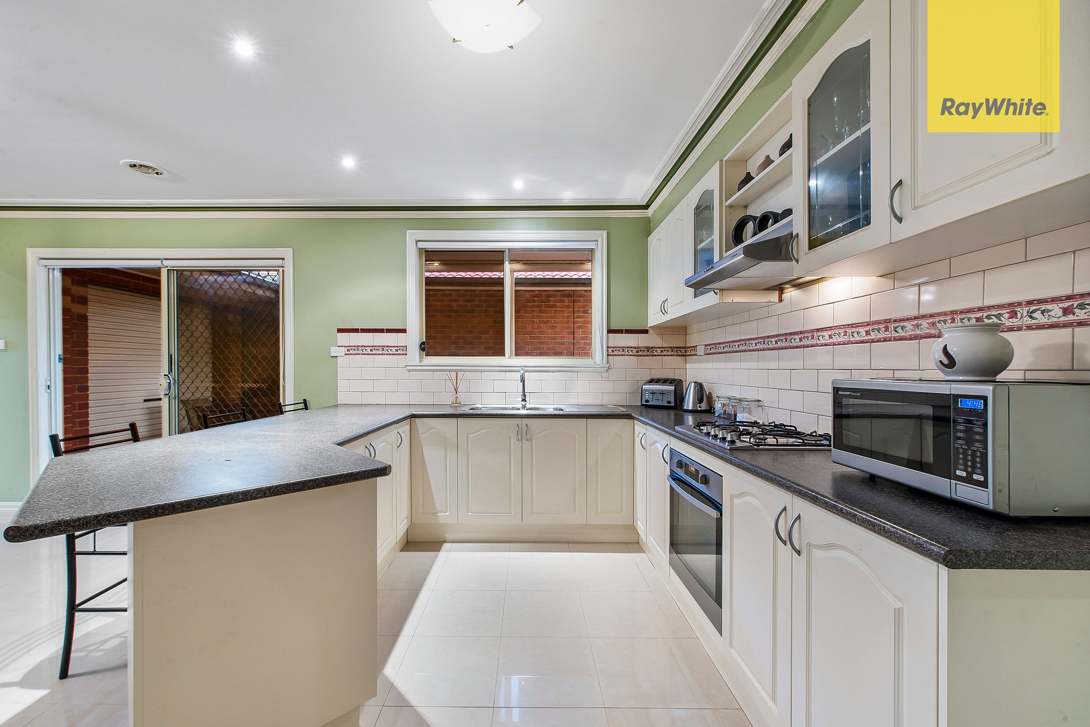 10 Silverdene Avenue, Sydenham VIC 3037, Sydenham - Thumbnail 4