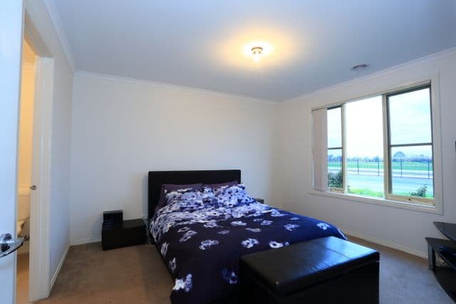 35 Syme Road, PAKENHAM VIC 3810, Pakenham - Thumbnail 7
