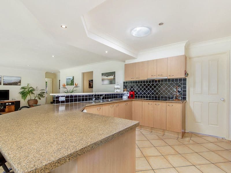 28 Broxbourne Place, Oxenford QLD 4210, Oxenford - Thumbnail 5