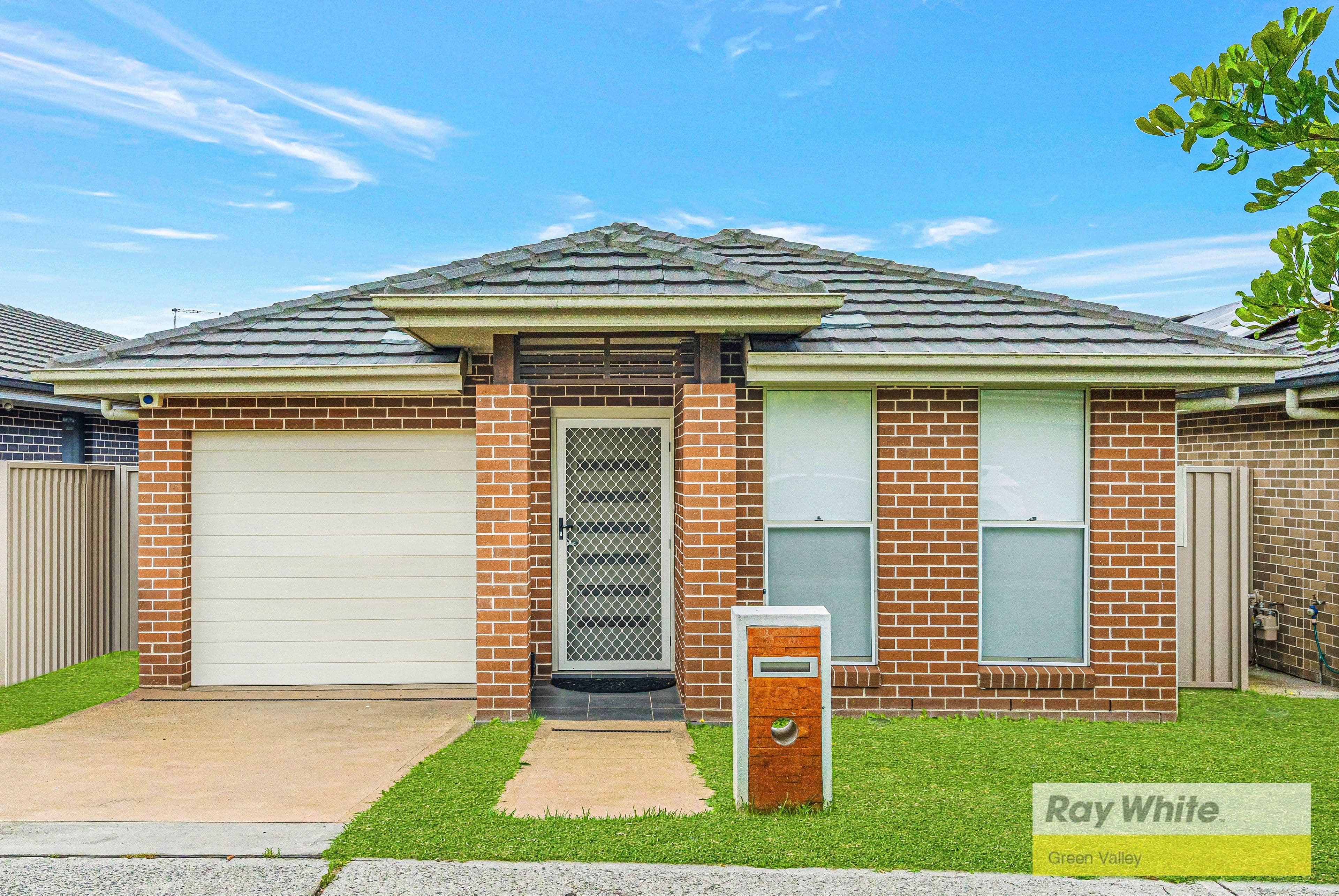 30 Southern Close, Drouin, Edmondson Park - Image 1