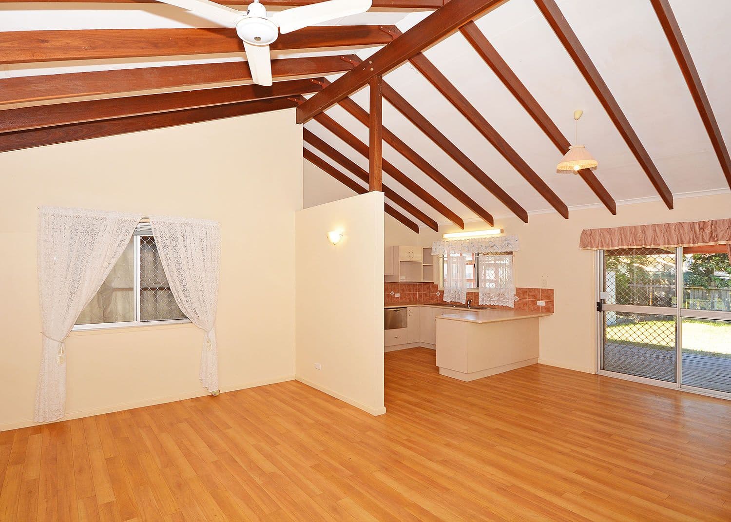 10 Owen Crescent, Urangan QLD 4655, Urangan - Thumbnail 2