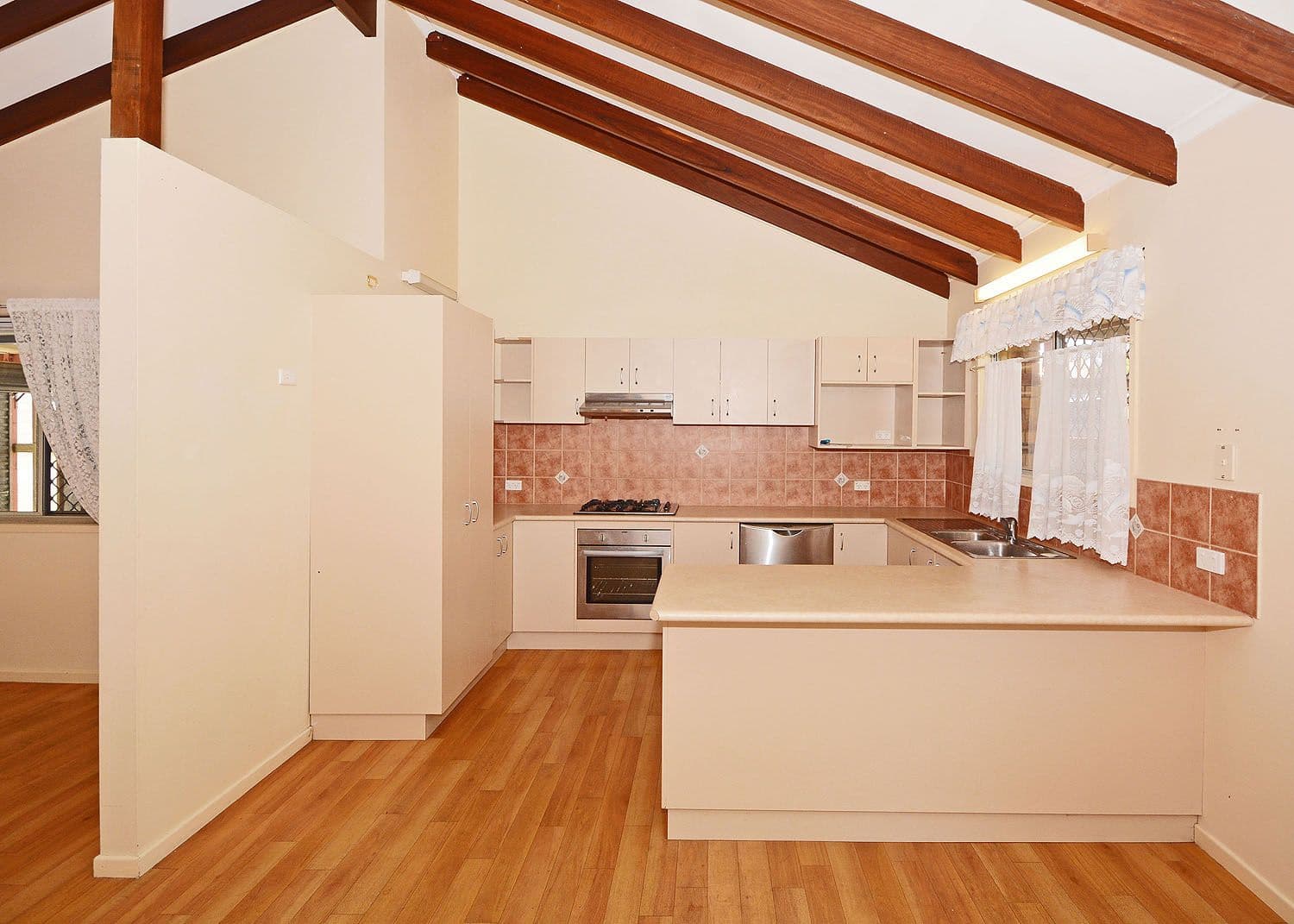 10 Owen Crescent, Urangan QLD 4655, Urangan - Thumbnail 4
