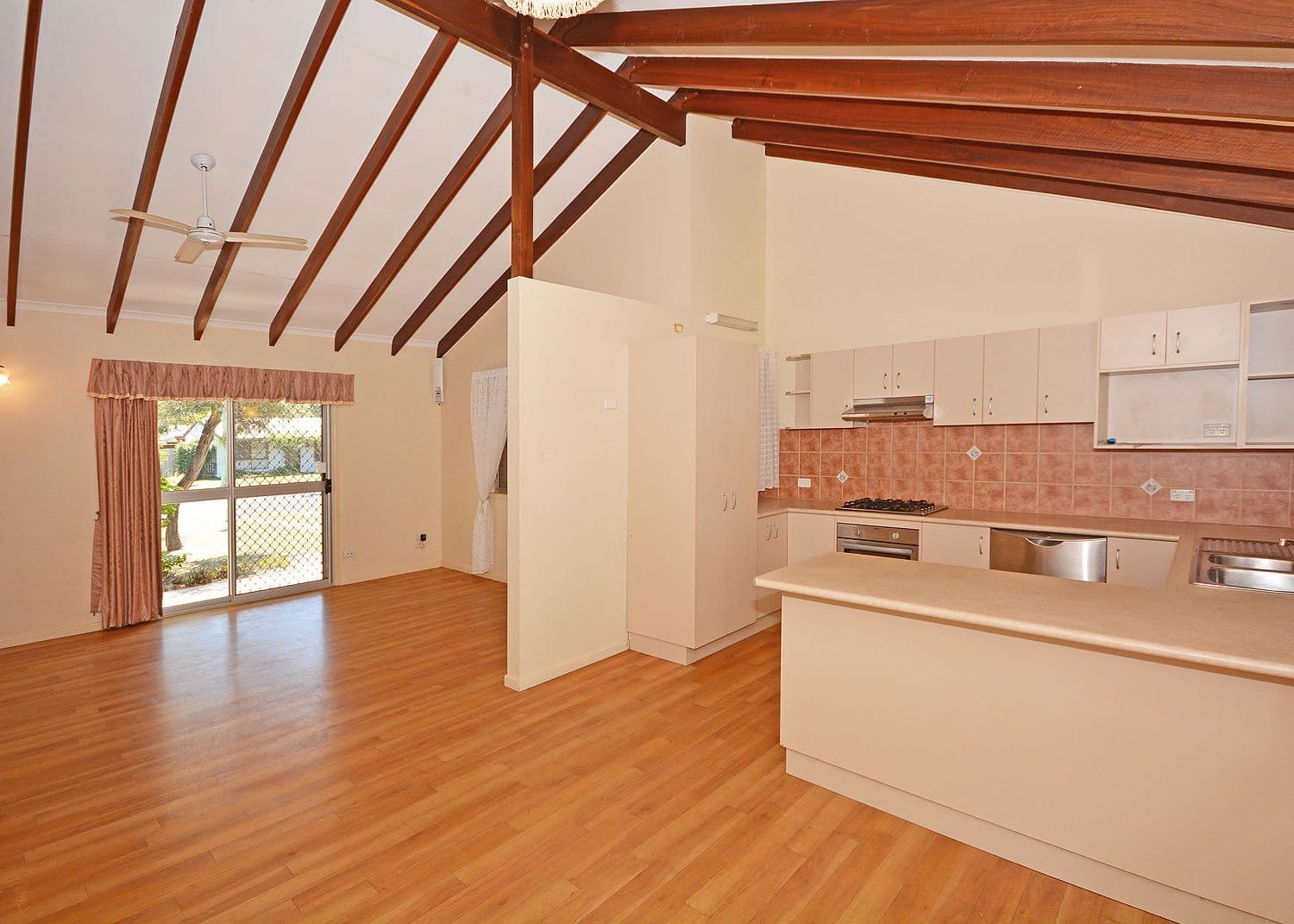 10 Owen Crescent, Urangan QLD 4655, Urangan - Thumbnail 5