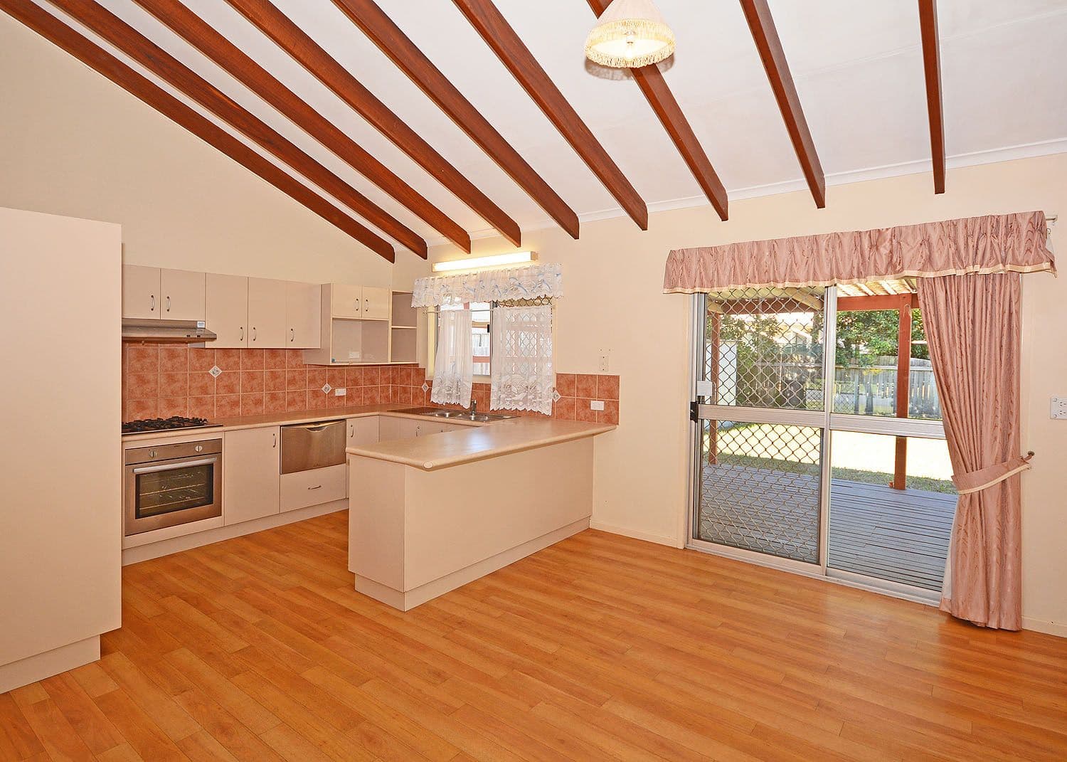 10 Owen Crescent, Urangan QLD 4655, Urangan - Thumbnail 6