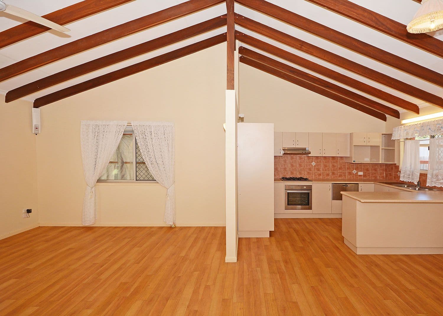 10 Owen Crescent, Urangan QLD 4655, Urangan - Thumbnail 8