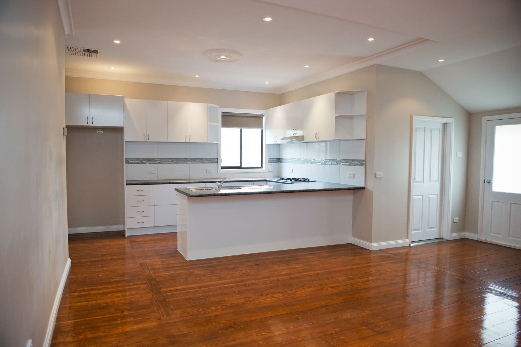 9 Standen Street, Swan Hill VIC 3585, Swan Hill - Thumbnail 2