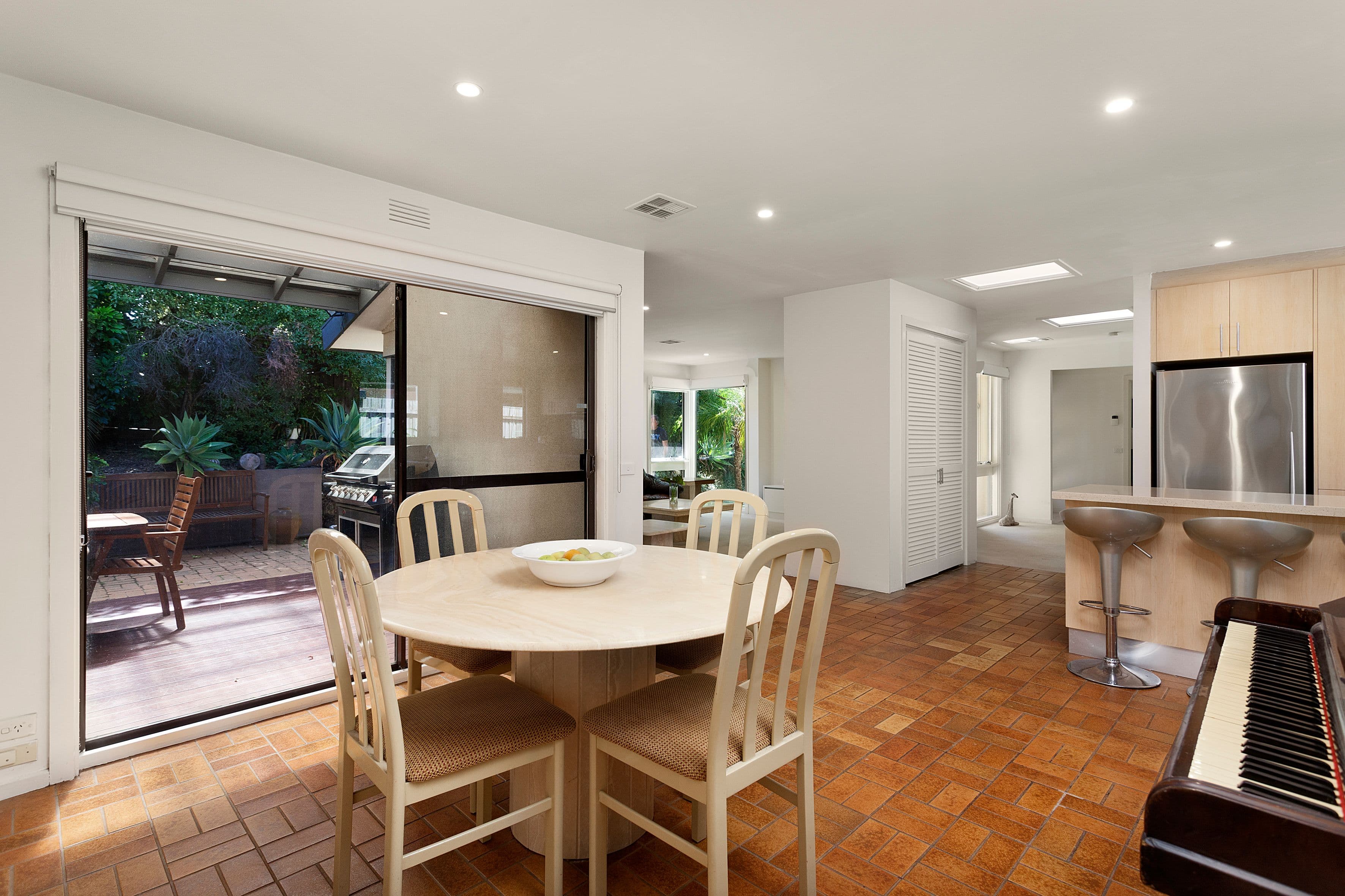 982 Waverley Road, Wheelers Hill VIC 3150, Wheelers Hill - Thumbnail 4