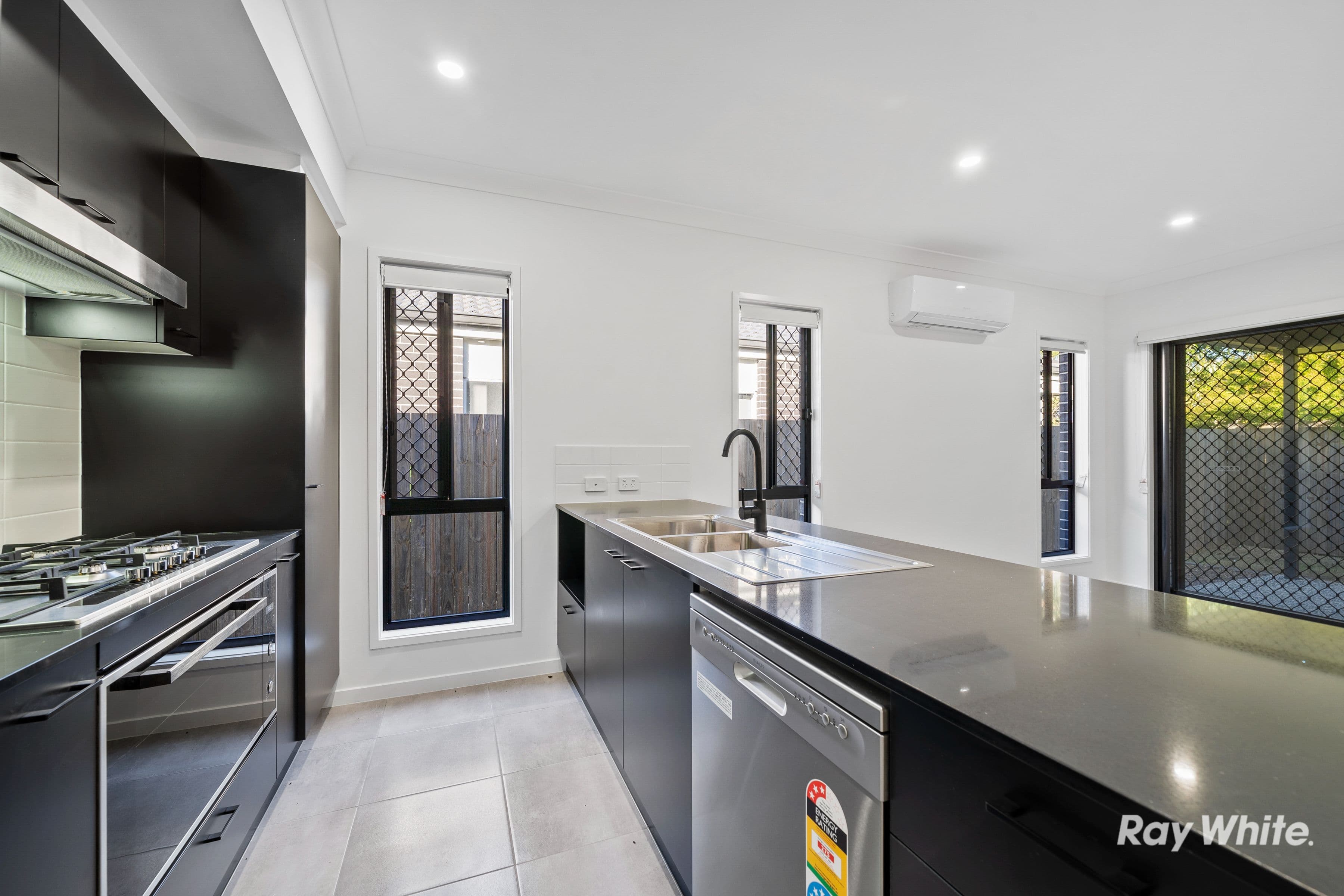 31 Creek Place, Park Ridge QLD 4125, Park Ridge - Thumbnail 5