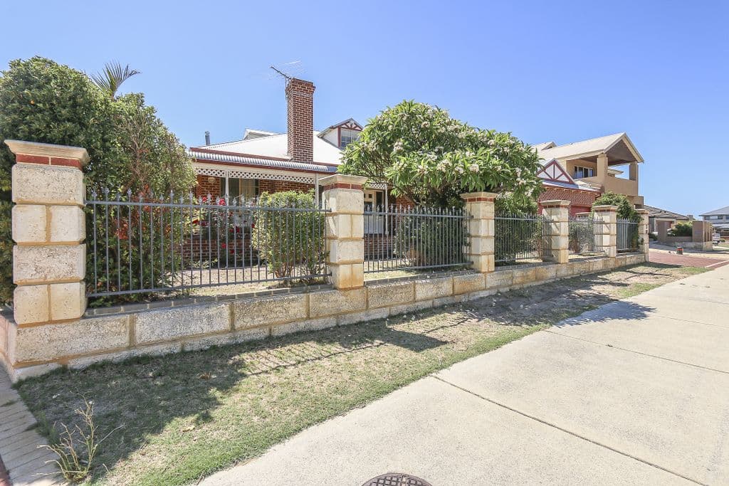10 Denver Avenue, Madeley WA 6065, Madeley - Thumbnail 2