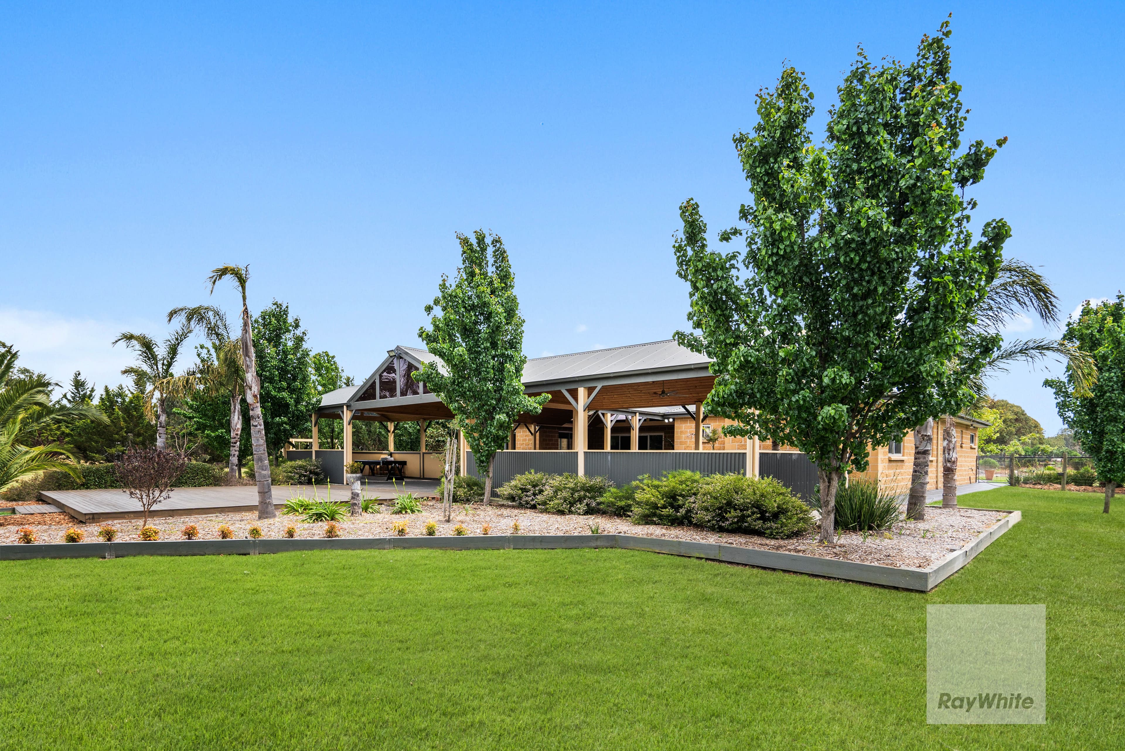 5 Oldbury Avenue, Sunbury VIC 3429, Sunbury - Thumbnail 2