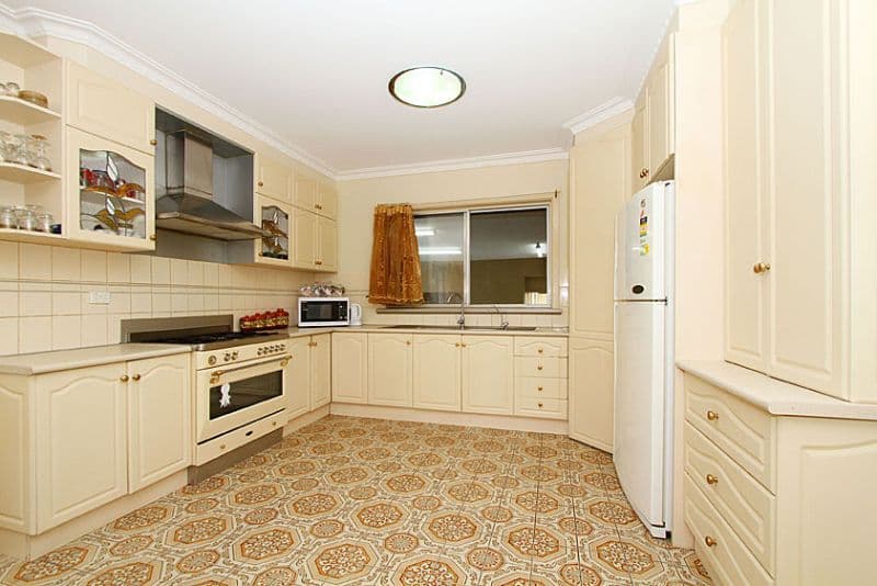 77 Kingsway Drive, LALOR VIC 3075, Lalor - Thumbnail 2