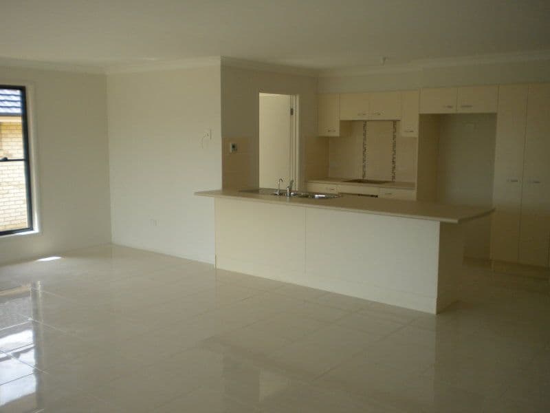 42 Rannoch Drive, WEST NOWRA NSW 2541, West Nowra - Thumbnail 2