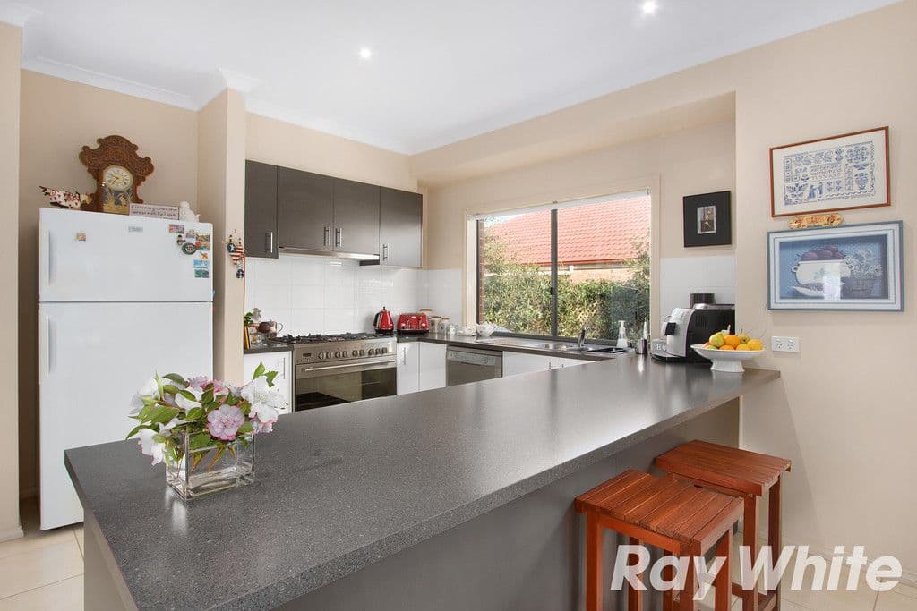 16 Macquarie Circuit, Pakenham VIC 3810, Pakenham - Thumbnail 2