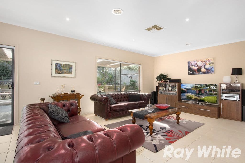 16 Macquarie Circuit, Pakenham VIC 3810, Pakenham - Thumbnail 3