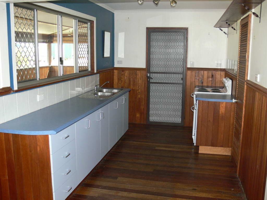 8 Barbour Street, ESK QLD 4312, Esk - Thumbnail 2