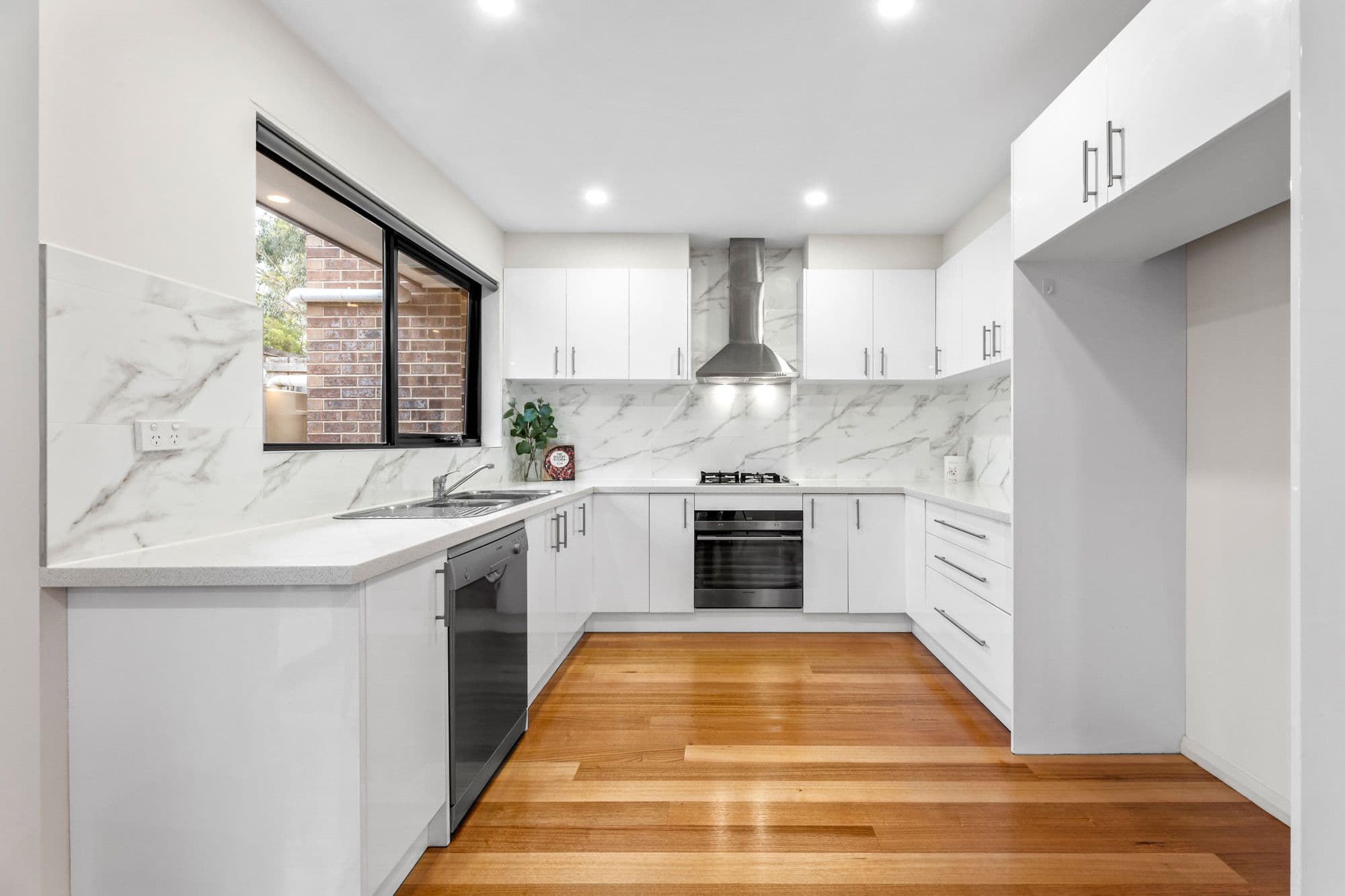 21 Beddows Street, Burwood VIC 3125, Burwood - Thumbnail 2