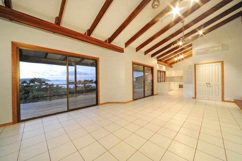 9 Woodwark Crescent, CANNONVALE QLD 4802, Cannonvale - Thumbnail 2