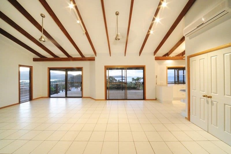 9 Woodwark Crescent, CANNONVALE QLD 4802, Cannonvale - Thumbnail 4