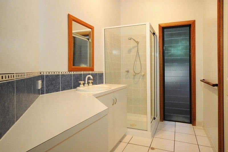 9 Woodwark Crescent, CANNONVALE QLD 4802, Cannonvale - Thumbnail 8